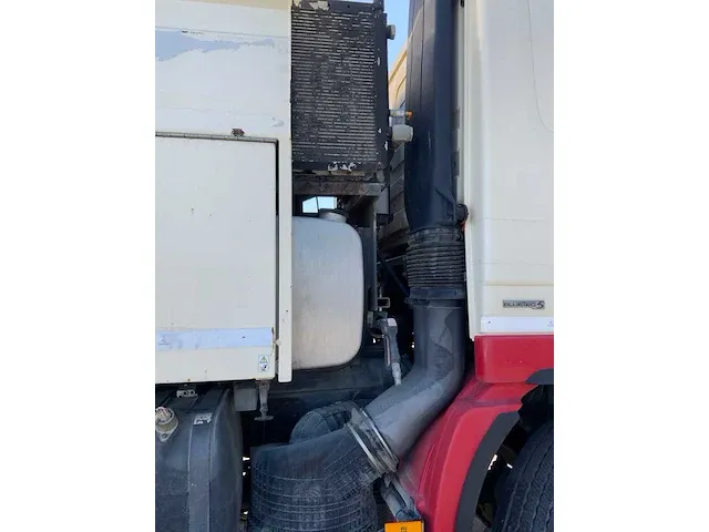 Vrachtwagen straatveger - afbeelding 20 van  28