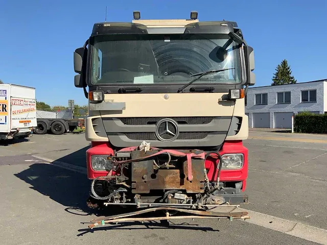 Vrachtwagen straatveger - afbeelding 12 van  28