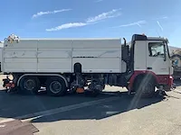 Vrachtwagen straatveger - afbeelding 23 van  28