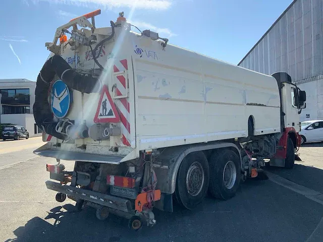 Vrachtwagen straatveger - afbeelding 24 van  28