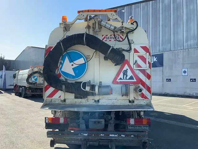 Vrachtwagen straatveger - afbeelding 25 van  28
