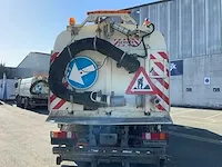 Vrachtwagen straatveger - afbeelding 25 van  28