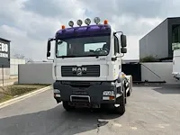 Vrachtwagen trekker man - afbeelding 1 van  66