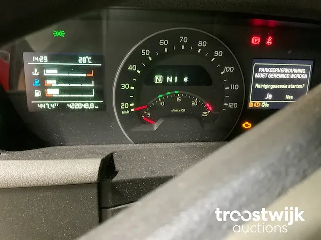 Vrachtwagen trekker - afbeelding 2 van  22