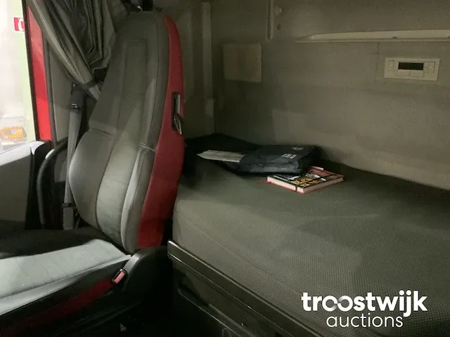 Vrachtwagen trekker - afbeelding 6 van  22