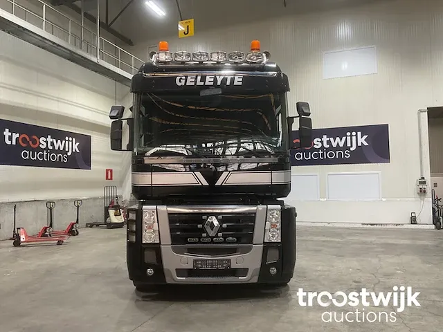 Vrachtwagen trekker - afbeelding 10 van  17