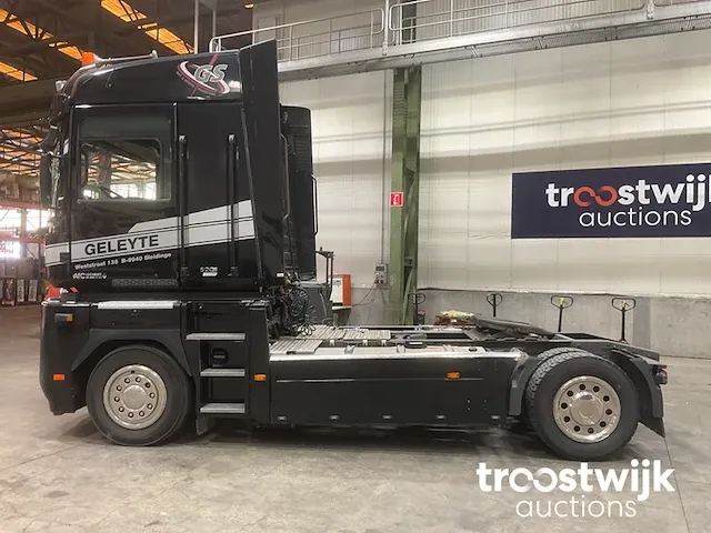 Vrachtwagen trekker - afbeelding 16 van  17