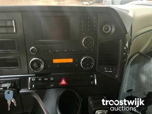 Vrachtwagen trekker - afbeelding 3 van  24