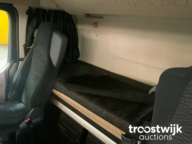 Vrachtwagen trekker - afbeelding 6 van  24