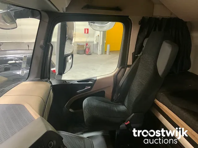 Vrachtwagen trekker - afbeelding 7 van  24