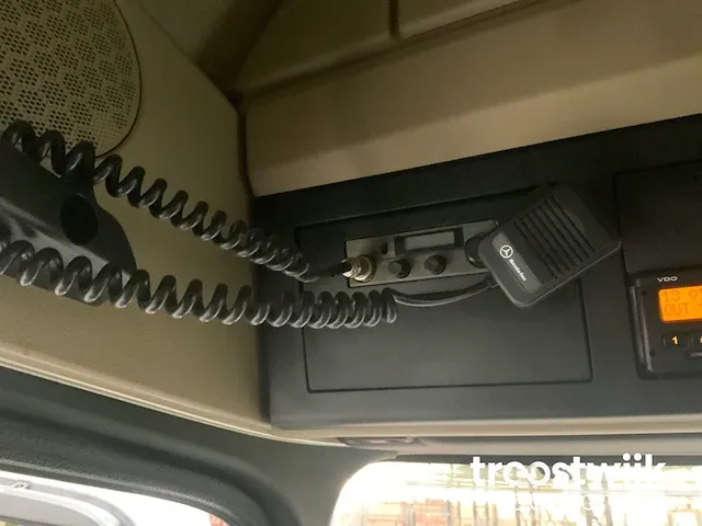 Vrachtwagen trekker - afbeelding 9 van  24