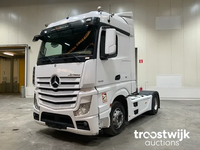 Vrachtwagen trekker - afbeelding 1 van  24