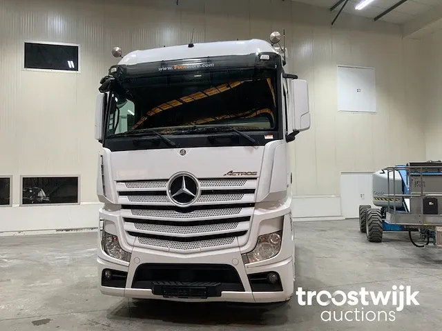 Vrachtwagen trekker - afbeelding 12 van  24