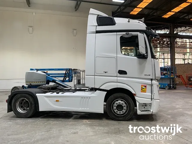 Vrachtwagen trekker - afbeelding 19 van  24