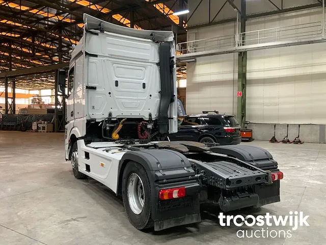 Vrachtwagen trekker - afbeelding 22 van  24
