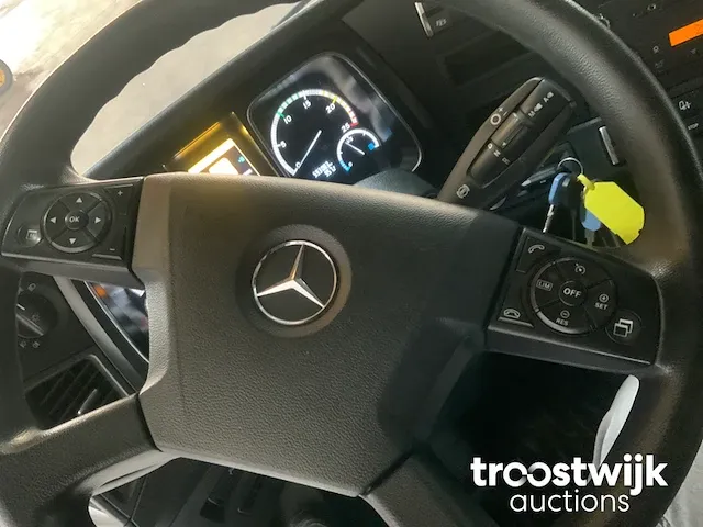 Vrachtwagen trekker - afbeelding 8 van  21