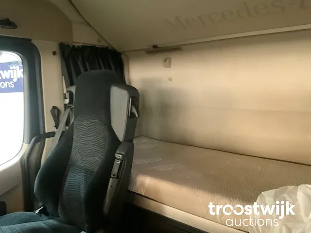 Vrachtwagen trekker - afbeelding 10 van  21