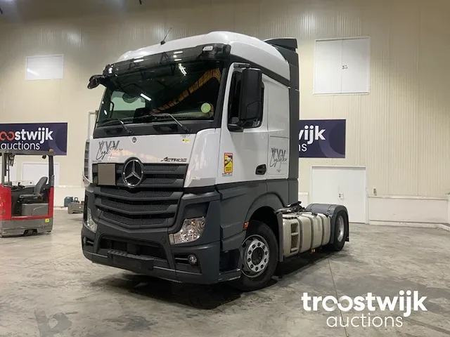 Vrachtwagen trekker - afbeelding 1 van  21