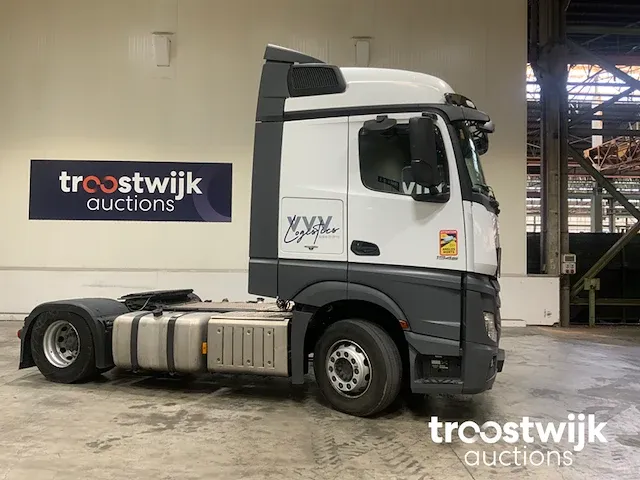 Vrachtwagen trekker - afbeelding 16 van  21