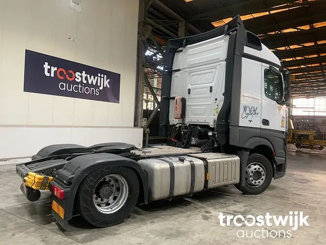 Vrachtwagen trekker - afbeelding 17 van  21