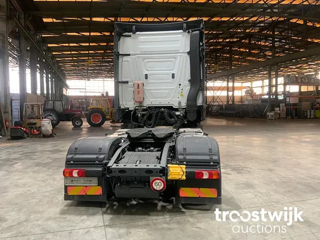 Vrachtwagen trekker - afbeelding 18 van  21