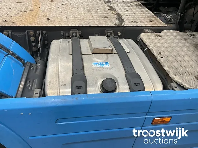 Vrachtwagen trekker - afbeelding 3 van  18