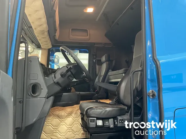 Vrachtwagen trekker - afbeelding 5 van  18
