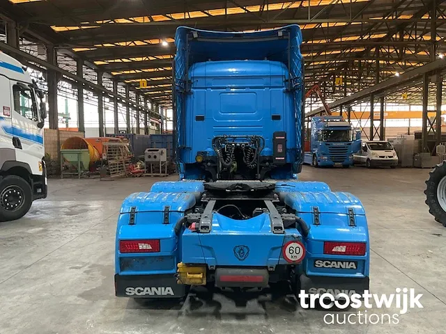 Vrachtwagen trekker - afbeelding 14 van  18