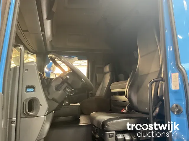 Vrachtwagen trekker - afbeelding 3 van  15