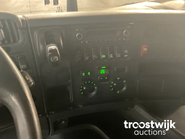 Vrachtwagen trekker - afbeelding 4 van  15