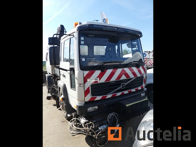 Vrachtwagen veegmachine volvo fl6h 11.99 (2005-91000) - afbeelding 1 van  30