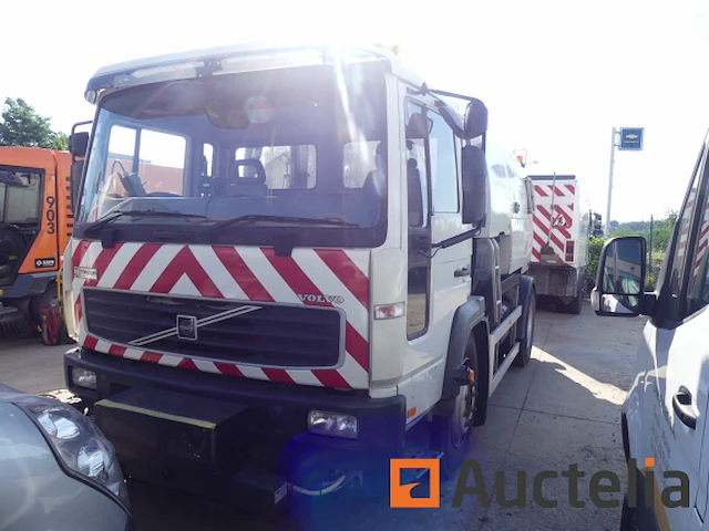 Vrachtwagen veegmachine volvo fl6h 11.99 (2005-91000) - afbeelding 26 van  30