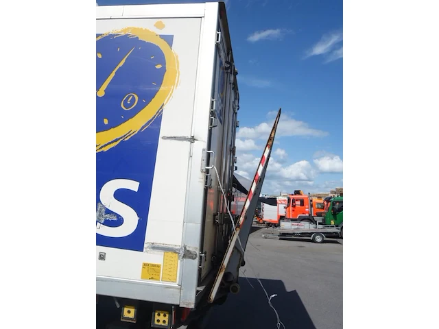 Vrachtwagen volvo - afbeelding 6 van  36