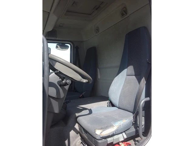 Vrachtwagen volvo - afbeelding 8 van  36