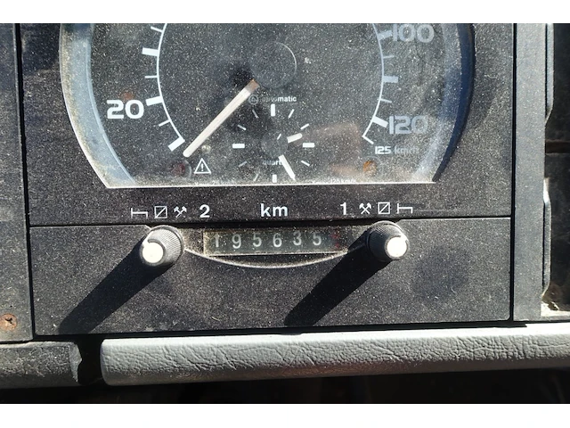 Vrachtwagen volvo - afbeelding 3 van  11