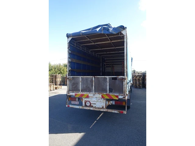 Vrachtwagen volvo - afbeelding 7 van  11