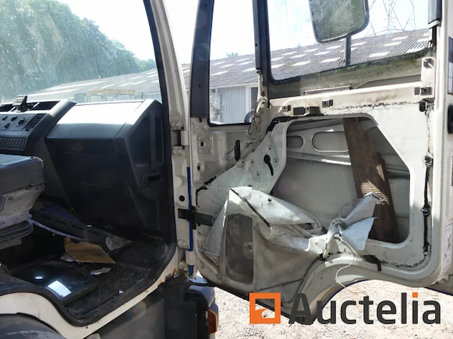 Vrachtwagen (voor onderdelen) man l2000 (2004-183.392 km) - afbeelding 15 van  21
