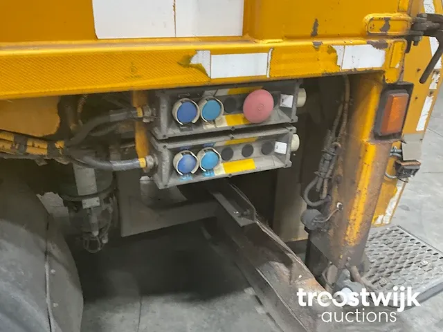 Vrachtwagen vuilnisophaling - afbeelding 2 van  18