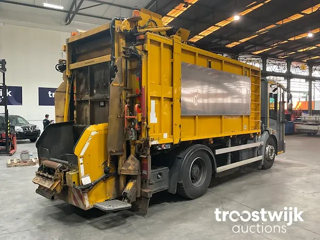Vrachtwagen vuilnisophaling - afbeelding 14 van  18