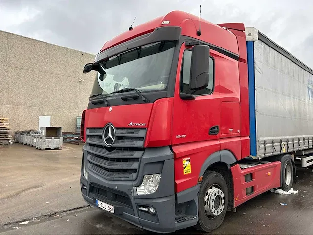 Vrachtwagen - afbeelding 1 van  27