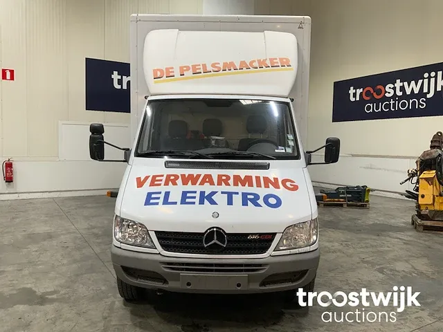 Vrachtwagen - afbeelding 9 van  16