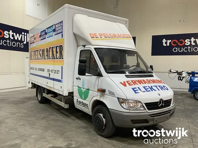 Vrachtwagen - afbeelding 11 van  16