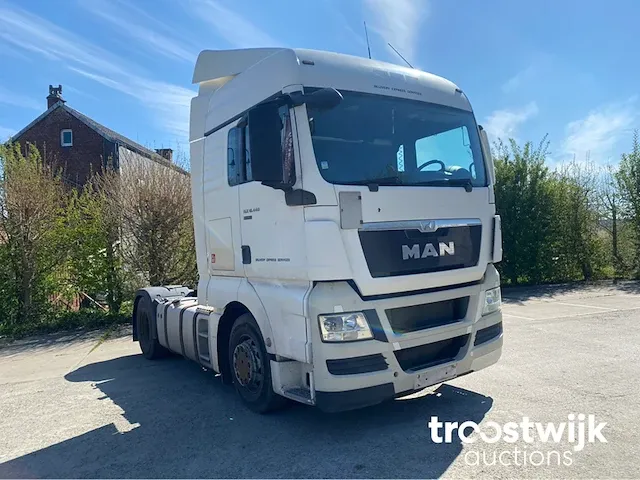 Vrachtwagen/trekker - afbeelding 2 van  32