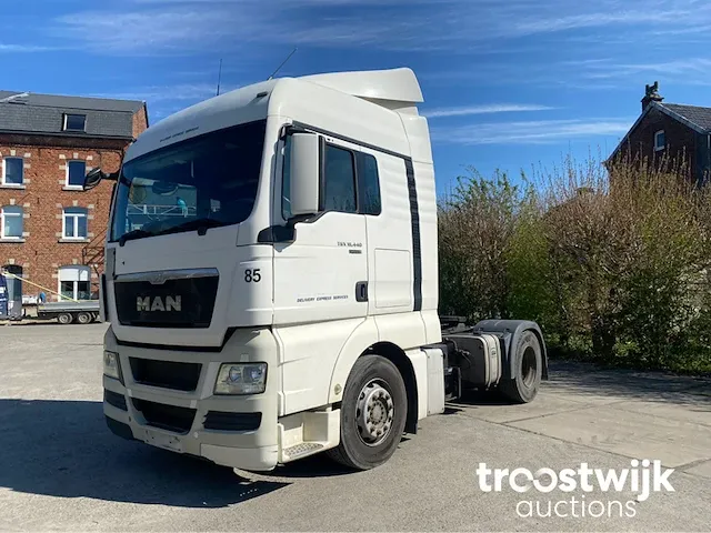 Vrachtwagen/trekker - afbeelding 1 van  32