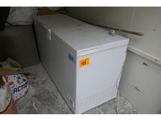 Vrieskist witte kleur beko - afbeelding 1 van  4