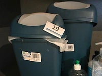 Vuilbakjes-waterkoker-rolhouder-snijplanken en divers - afbeelding 5 van  6