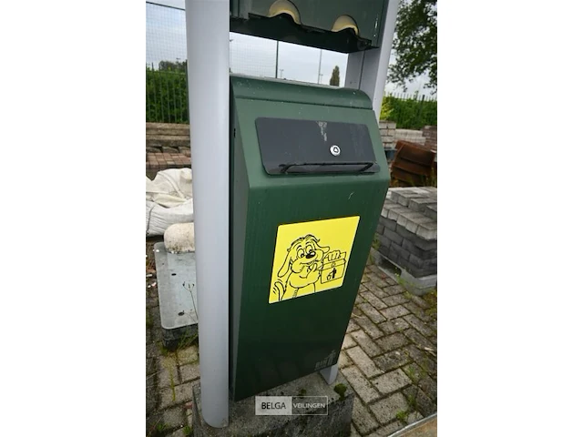 Vuilnisbak met hondenzakjes - afbeelding 3 van  7