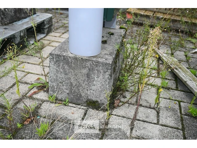 Vuilnisbak met hondenzakjes - afbeelding 4 van  7