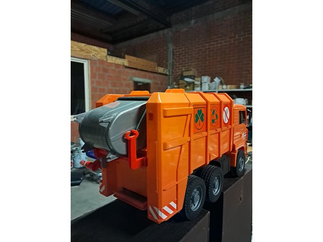 Vuilniswagen bruder ( 520 mm ) - afbeelding 3 van  3