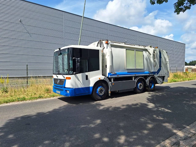 Vuilniswagen mercedes econic diesel 2009 - afbeelding 1 van  1